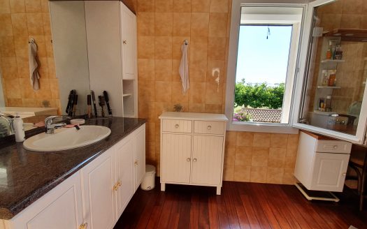 Viager occupé face à la mer port de Bouc 13 110